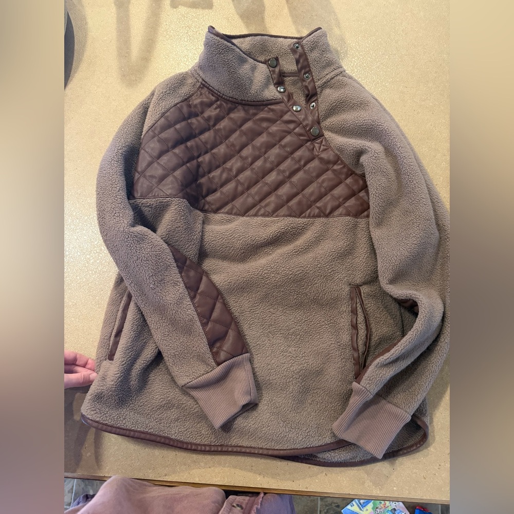 Abercrombie & Fitch asymmetrical, snap fleece, pullover size medium